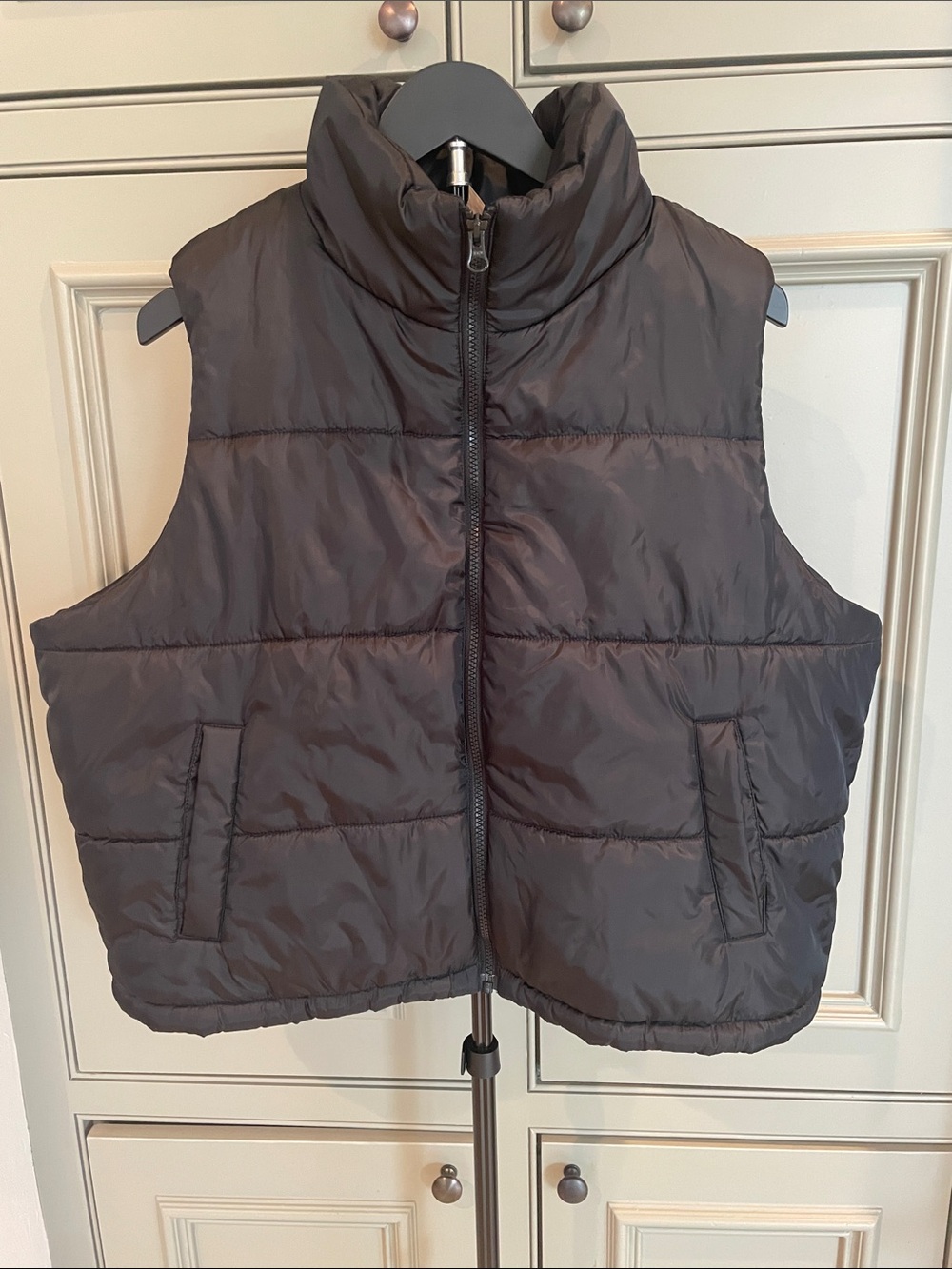 ZELLA Black Ladies Cropped Puffer Vest XL Minimalist Athleisure Street Style